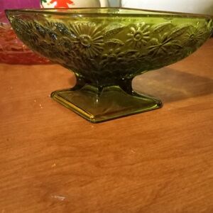 Vintage diamond shadows green depression glass, sunflower pattern